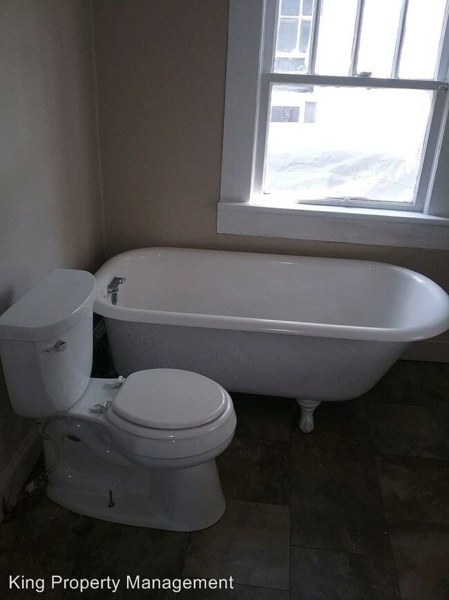 Building Photo - 3 br, 1 bath House - 506 Front Street