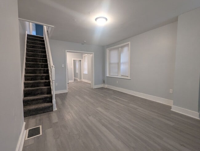 Building Photo - 934 Potter St