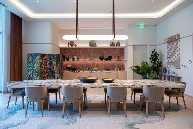 Building Photo - Fully furnished 2-bedroom residence in the heart of Brickell.