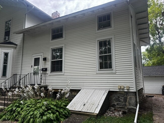 Building Photo - 103 E Maple Ave