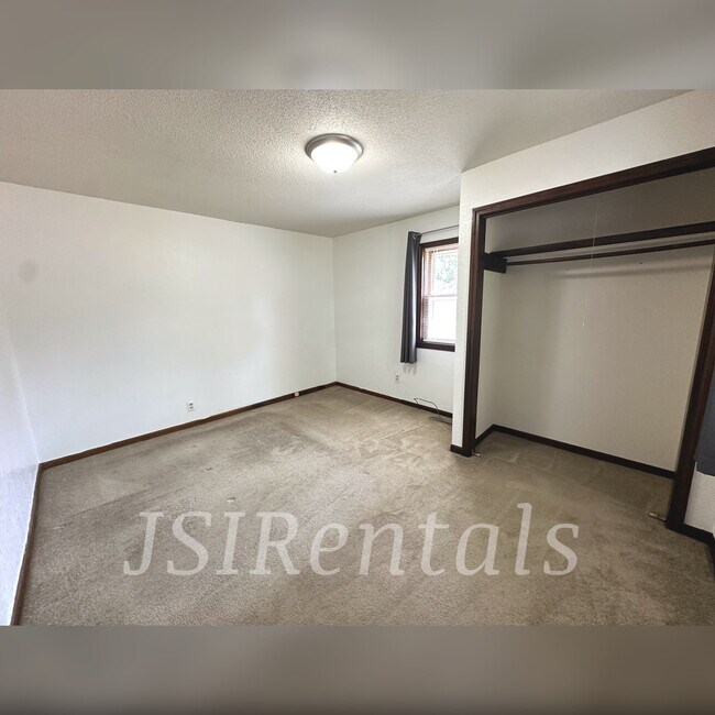 Bedroom 1 - 1811 S Montgomery Ave