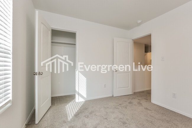 Building Photo - 1255 Tsar Rd