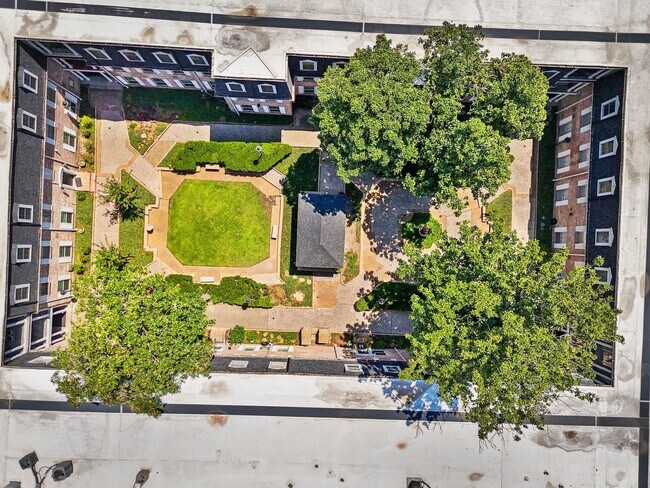 Building Photo - 357 N Post Oak Ln