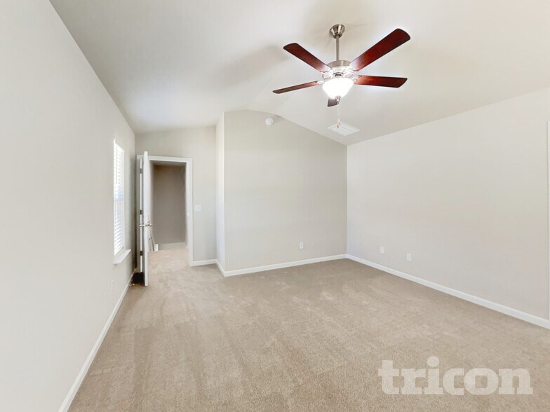 Building Photo - 228 Spring Knoll Dr