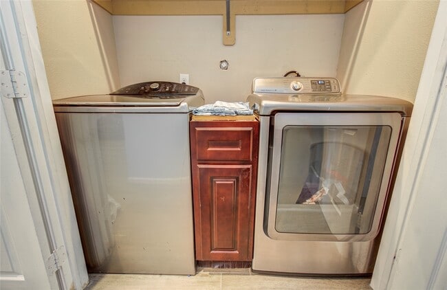 Building Photo - 8040 Howton St