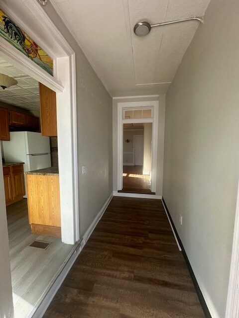 Building Photo - 227 E Walnut St