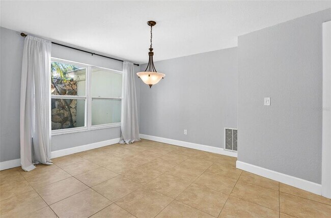 Building Photo - 2111 Paddock Cir