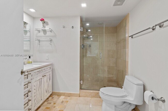 Building Photo - 520 Brickell Key Dr