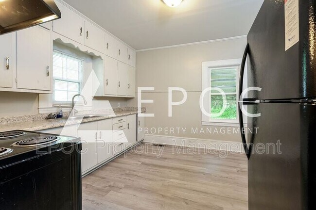 Building Photo - 1504 Cloverdale St