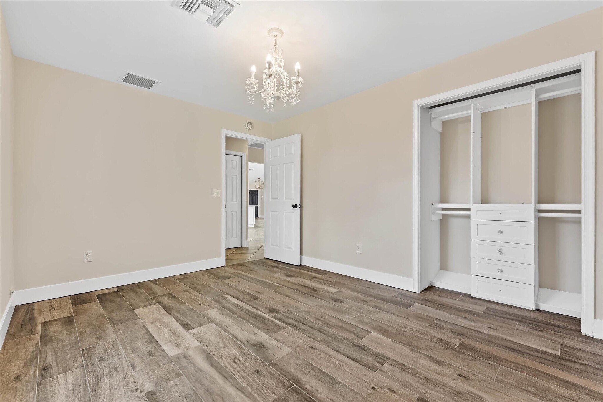 Building Photo - 1021 Corallita Ct