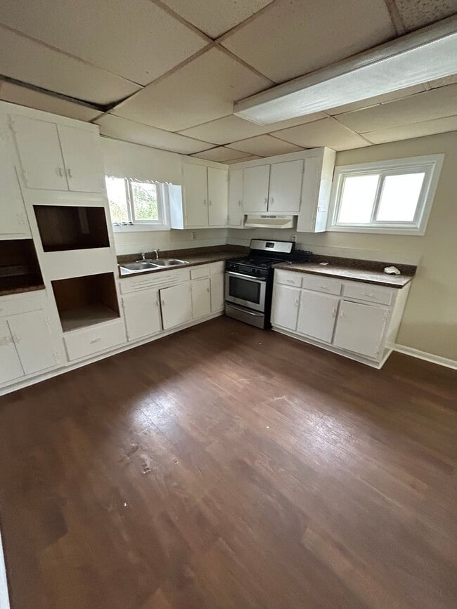 Building Photo - 102 White Ave