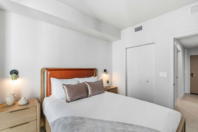 Building Photo - 11 NE 6th St