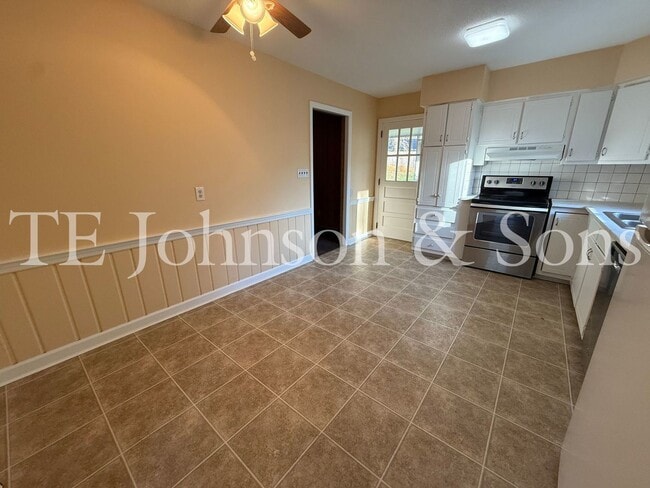 Building Photo - Spacious 4BR Home with Finished Basement, Screened Porch & Garage in Winston-Salem