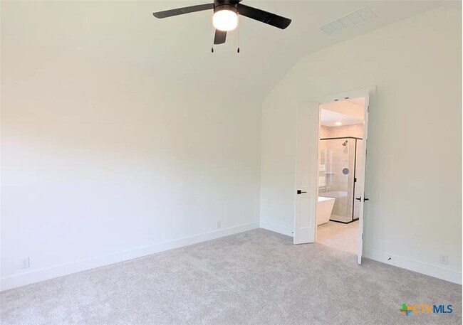 Building Photo - 1005 Easy Gruene