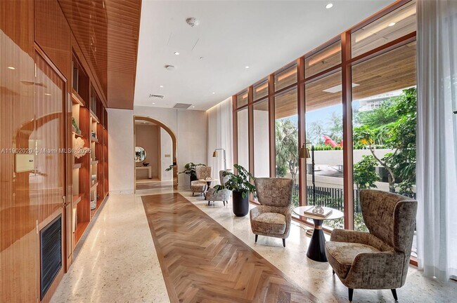 Building Photo - 2655 S Bayshore Dr