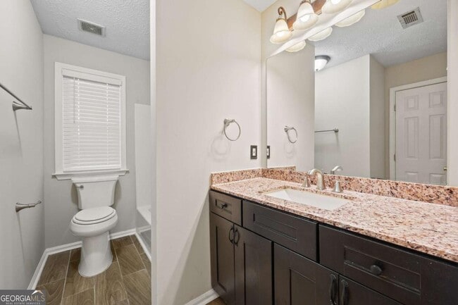 Building Photo - 2339 Leacroft Way