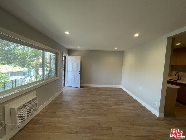 Building Photo - 9949 Pinewood Ave