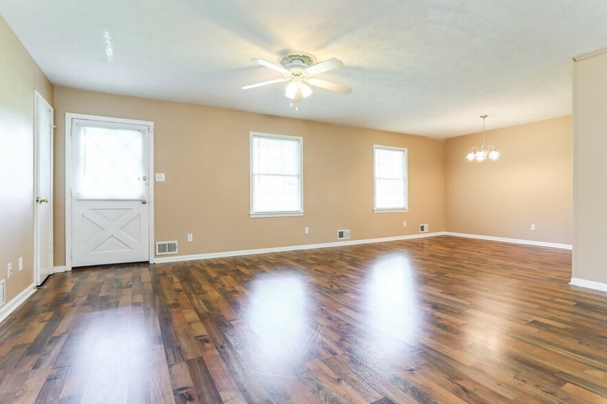 Building Photo - 2906 Elizabeth Ln