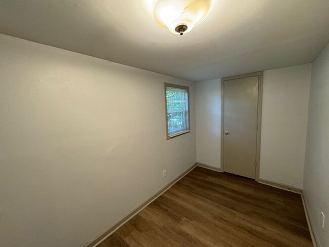 Building Photo - Charming Hillsborough Ranch!