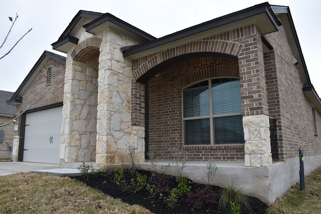 Building Photo - Beautiful Home in the Cedarbrook Ridge sub...