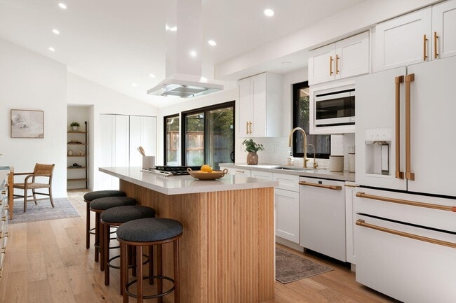 Building Photo - 340 Woodley Ct