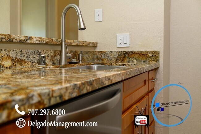 Building Photo - Glen Cove downstairs condo!