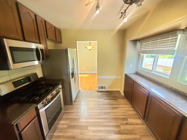 Building Photo - 4517 Mayfield Dr
