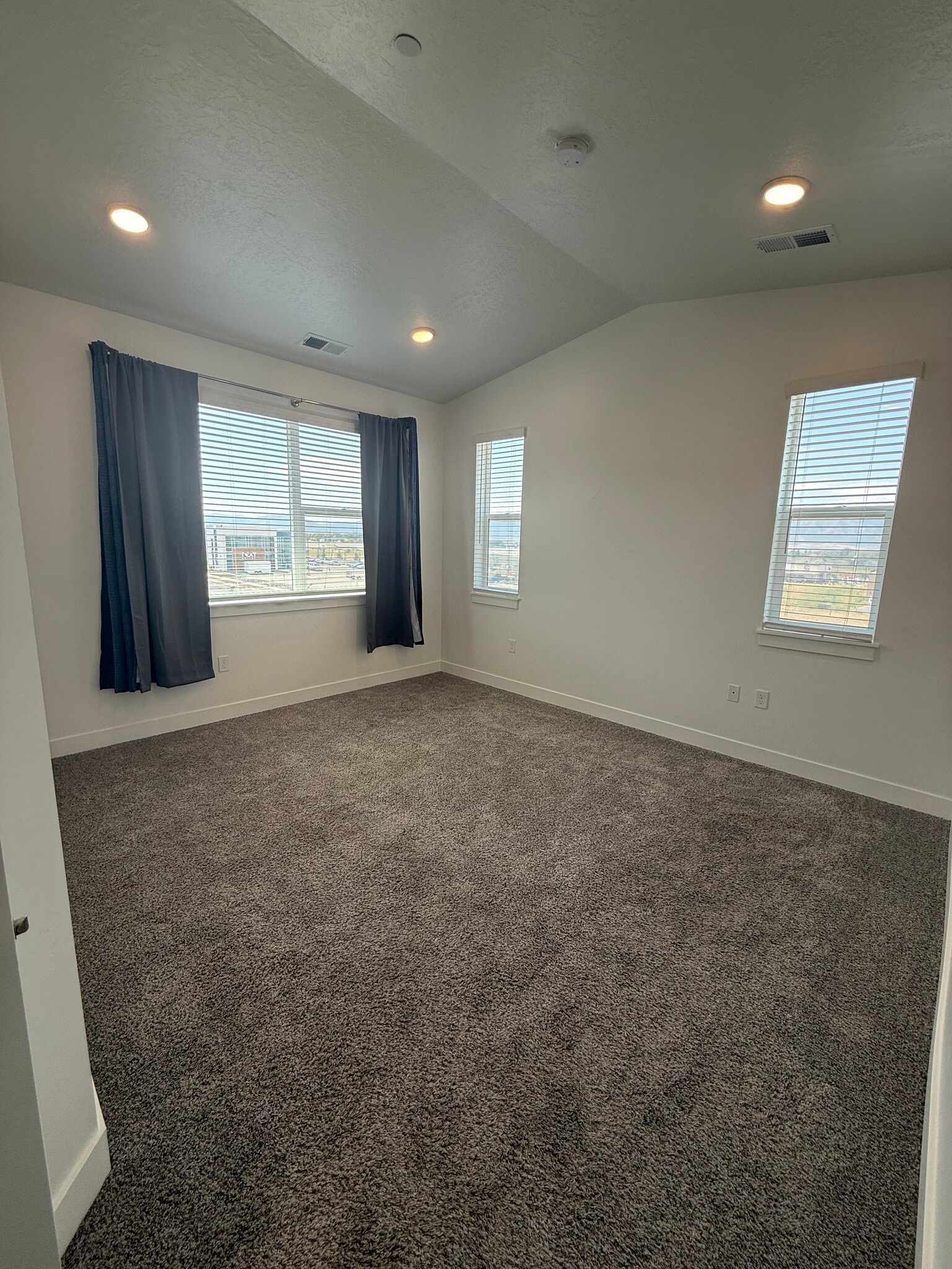 Building Photo - 471 W 15 S
