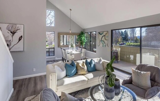 Building Photo - 1157 Shoreline Dr