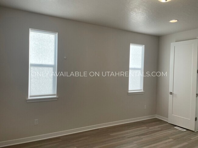 Building Photo - 802 E 1400 S