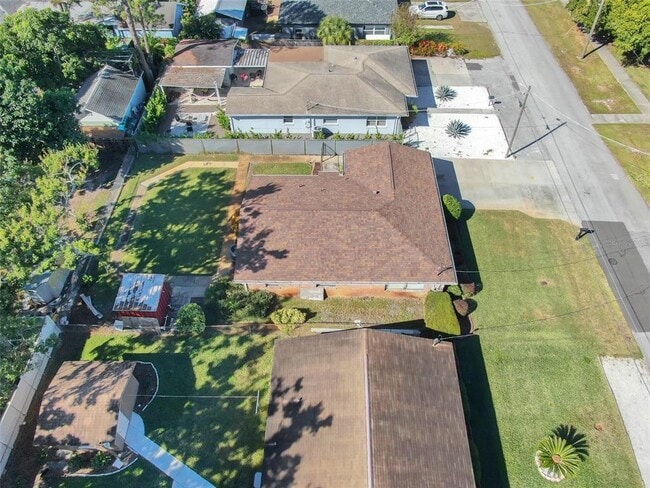 Building Photo - 2912 W Lake Ave