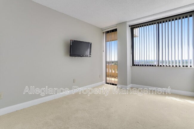 Building Photo - 6301 Stevenson Ave