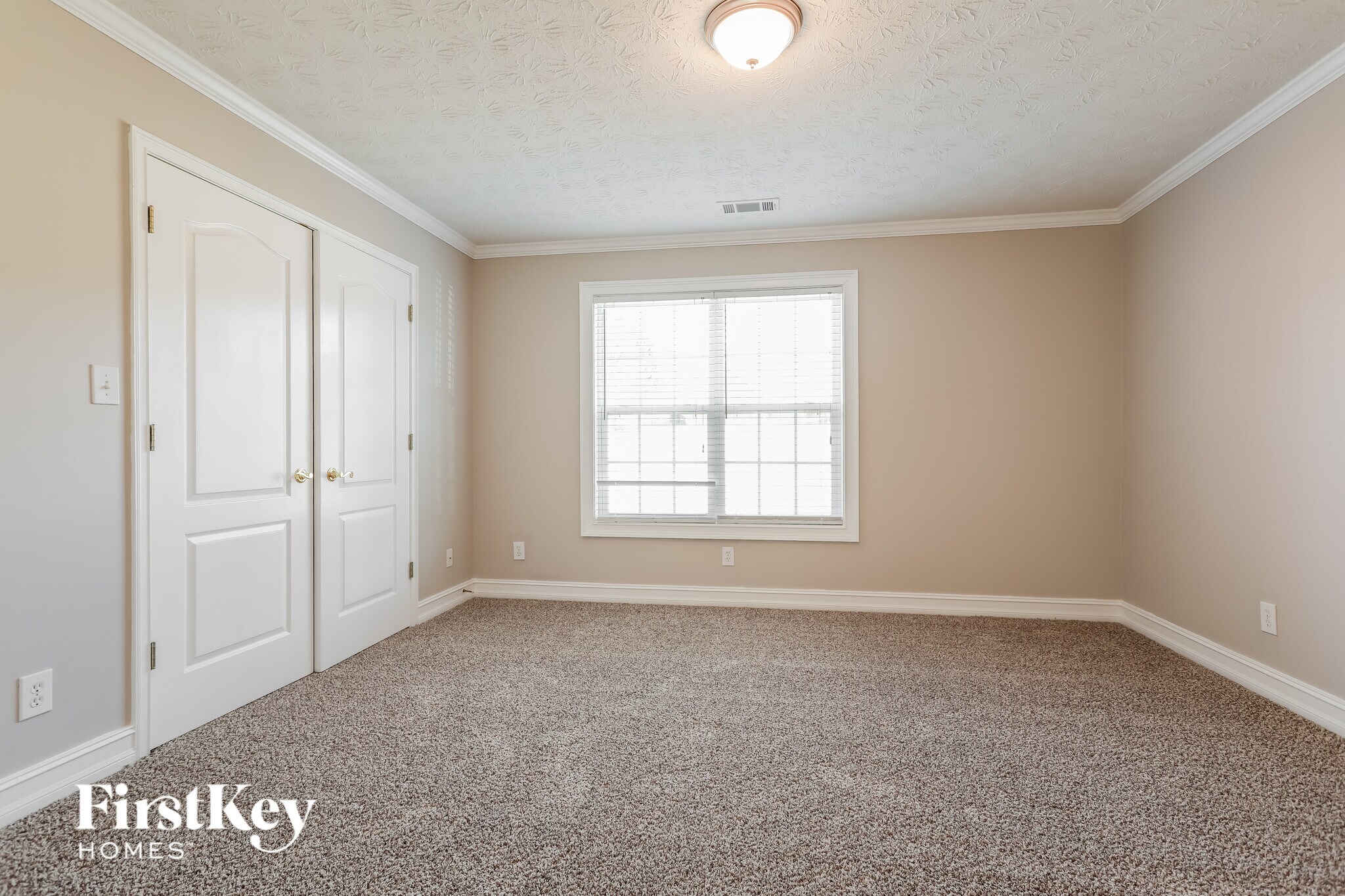 Building Photo - 715 Roland Manor Dr