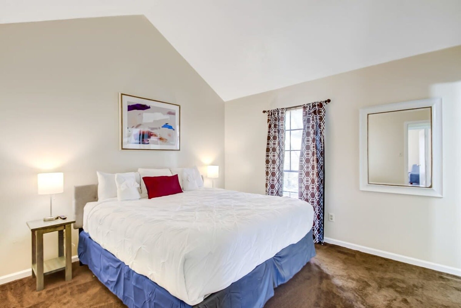 Building Photo - 136 S Robinhood Dr