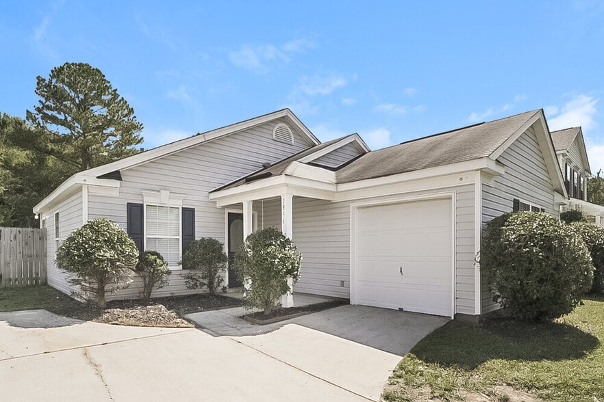 Primary Photo - 2896 Rockingham Ct SW