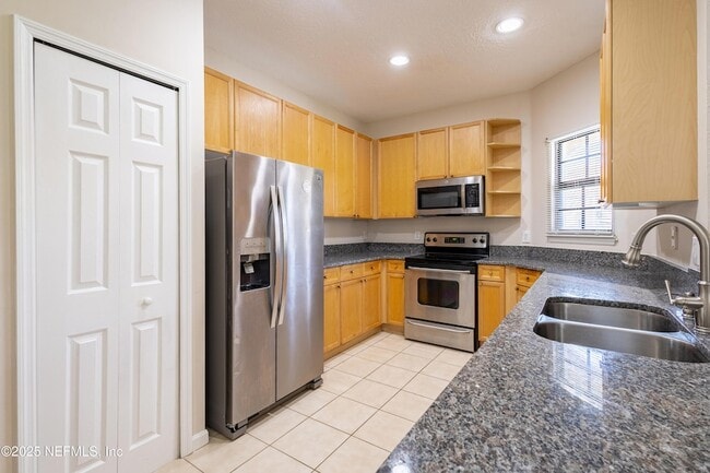Building Photo - 135 Calle el Jardin