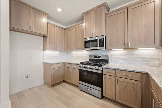 Building Photo - 9613 Dahlia Blvd