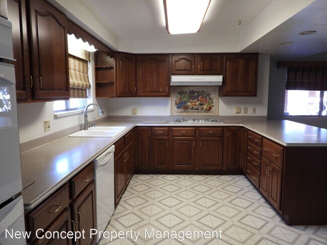 Building Photo - 4 br, 2 bath House - 2240 S Camino Seco