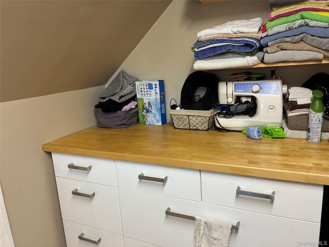 Building Photo - 65 Morning Glory Rd