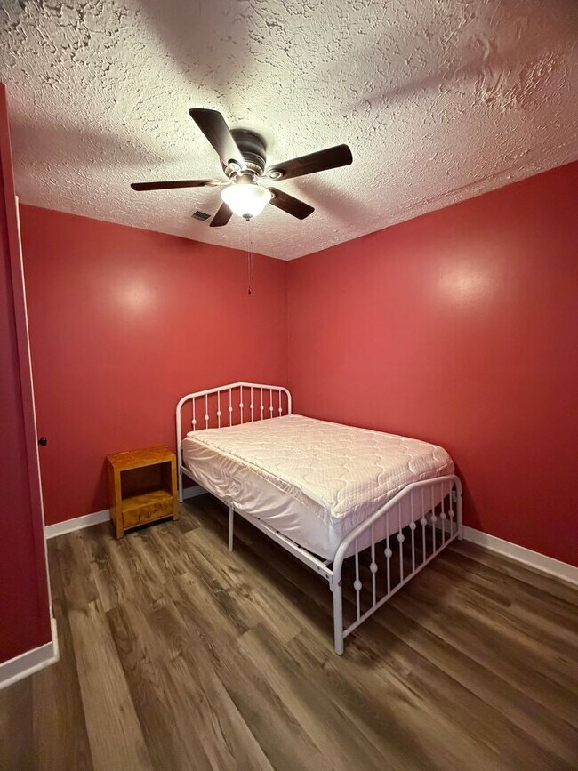 Building Photo - This Home is available NOW, cannot be held