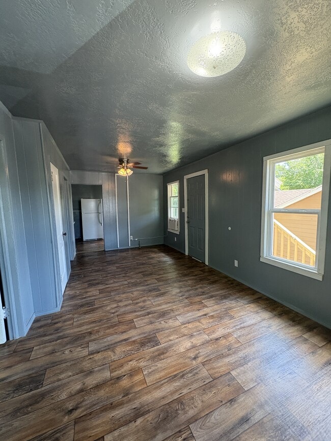 Building Photo - 522 S Stonewall Ave