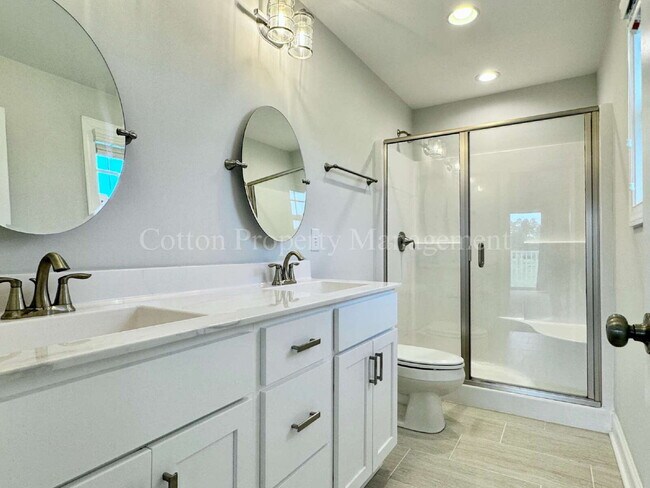 Building Photo - 4732 Siddons Dr