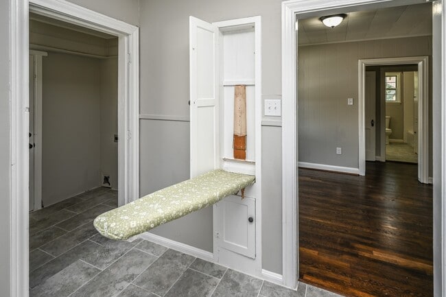 Building Photo - 500 Alford St