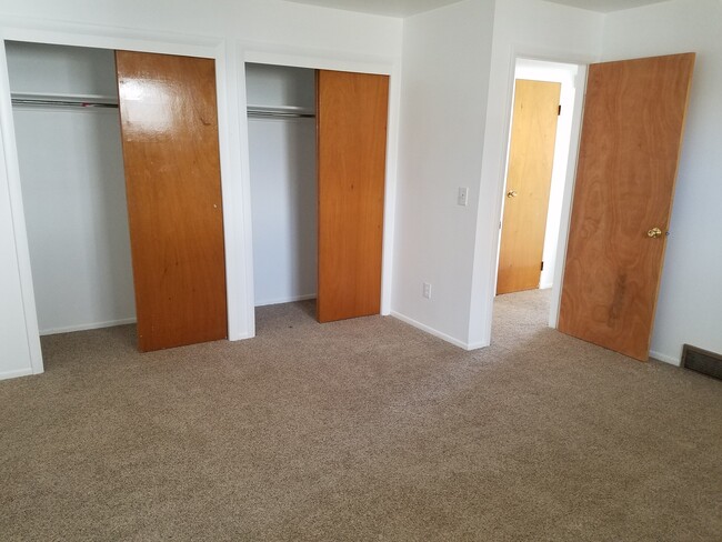 Building Photo - Triplex in Lafayette - 2 Bedroom 1 Bath End Unit