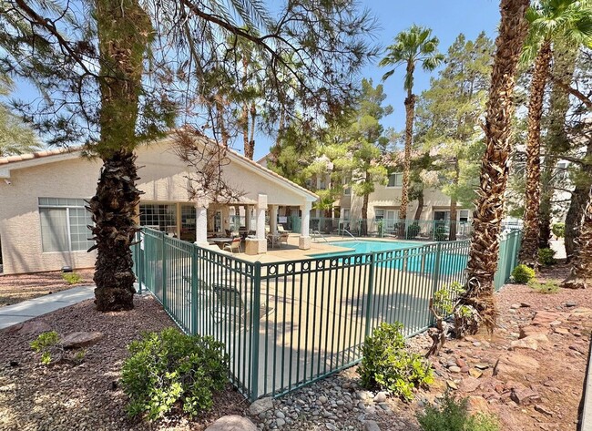 Building Photo - STUNNING 2 BEDROOM / 2 FULL BATH CONDO UNI...