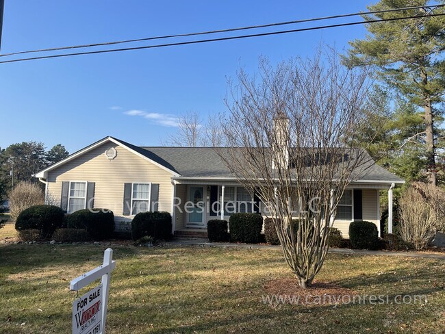 Building Photo - Beautiful 3b Room!Move in ready!