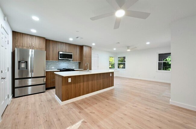 Building Photo - 4611 Goliad Ln