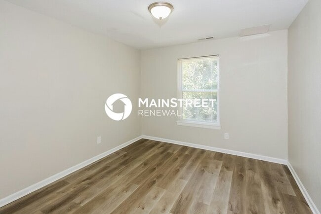 Building Photo - 4 Bedroom Pet-Friendly Home in KANSAS CITY, MO with Main Street Renewal