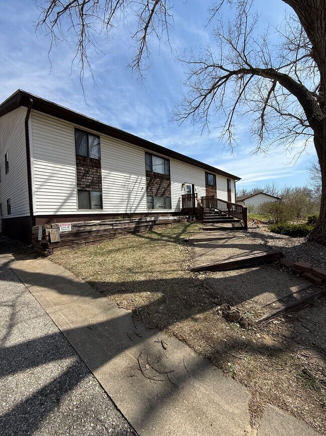 Building Photo - 3108 Sycamore Terrace