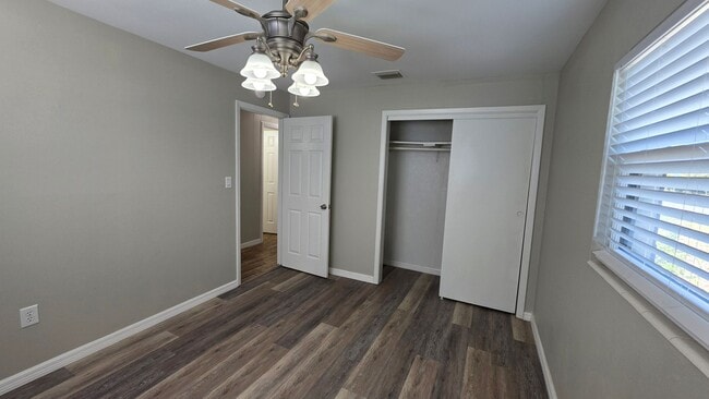 Building Photo - 2 bed 1 bath just remodeled